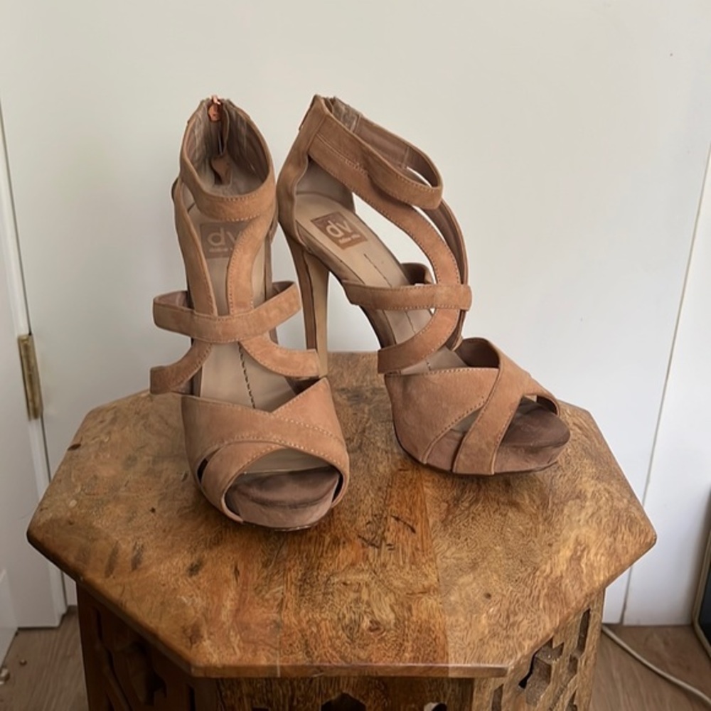 Dolce Vita | Tan Suede Heels